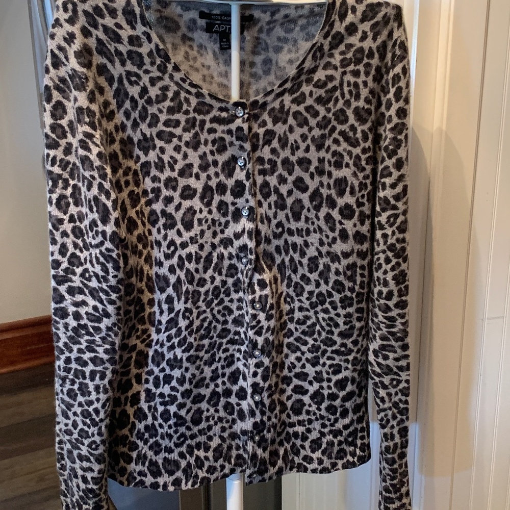 Apt. 9 100 percent cashmere‎ animal print cardigan in perfect condition